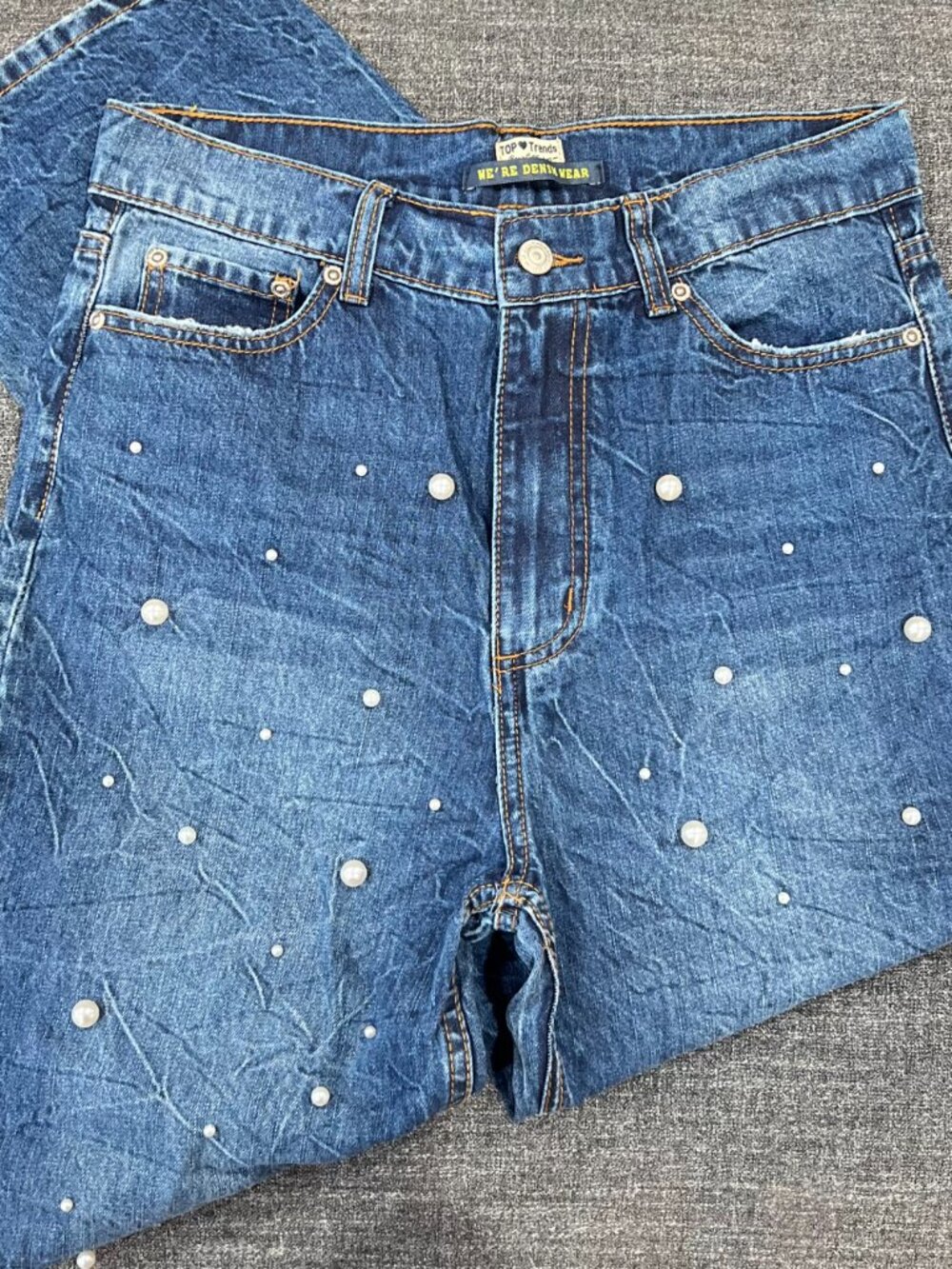 TOP Trends Women's Blue Denim Straight Leg Jeans with pearls NWOT has stretch